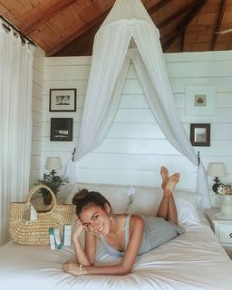 Luana Barrón feet photo thumbnail