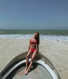 Luana Barrón feet photo thumbnail