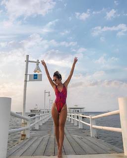 Luana Barrón feet photo thumbnail