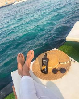 Luana Barrón feet photo thumbnail