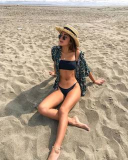 Luana Barrón feet photo thumbnail