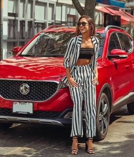 Luana Barrón feet photo thumbnail