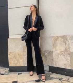 Luana Barrón feet photo thumbnail