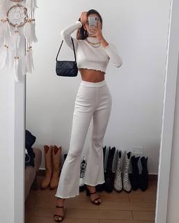 Luana Barrón feet photo thumbnail