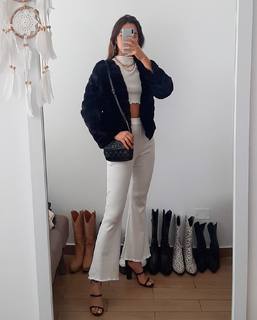 Luana Barrón feet photo thumbnail