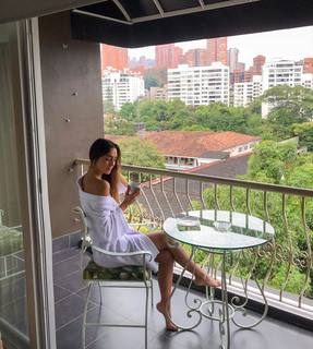 Luana Barrón feet photo thumbnail