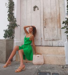 Luana Barrón feet photo thumbnail