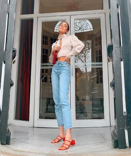 Luana Barrón feet photo thumbnail