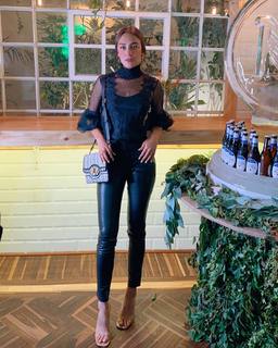 Luana Barrón feet photo thumbnail