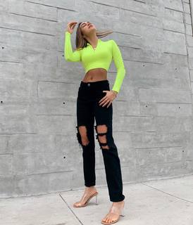 Luana Barrón feet photo thumbnail