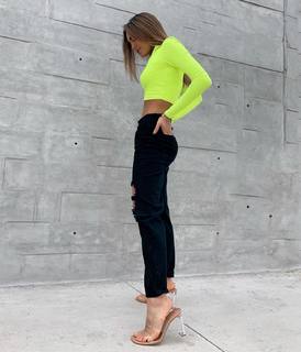 Luana Barrón feet photo thumbnail