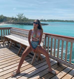 Luana Barrón feet photo thumbnail