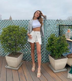 Luana Barrón feet photo thumbnail