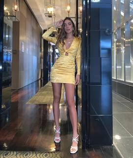 Luana Barrón feet photo thumbnail