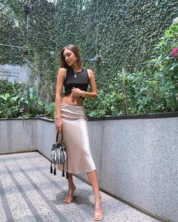 Luana Barrón feet photo thumbnail