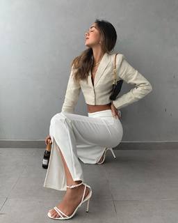 Luana Barrón feet photo thumbnail