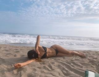 Luana Barrón feet photo thumbnail