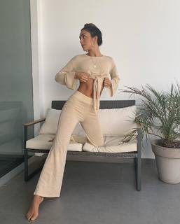 Luana Barrón feet photo thumbnail