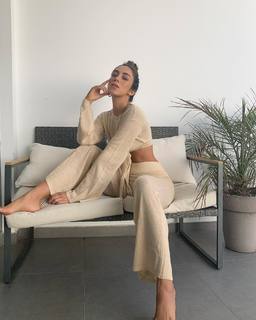 Luana Barrón feet photo thumbnail