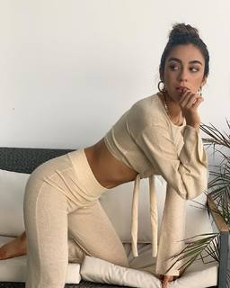 Luana Barrón feet photo thumbnail