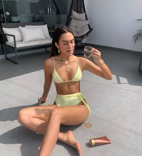 Luana Barrón feet photo thumbnail