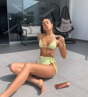 Luana Barrón feet photo thumbnail