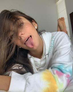 Luana Barrón feet photo thumbnail