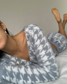 Luana Barrón feet photo thumbnail