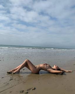 Luana Barrón feet photo thumbnail