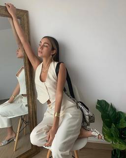 Luana Barrón feet photo thumbnail