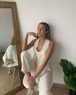 Luana Barrón feet photo thumbnail