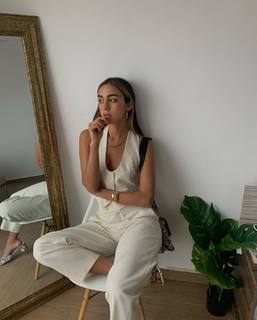 Luana Barrón feet photo thumbnail