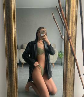 Luana Barrón feet photo thumbnail