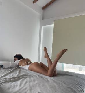 Luana Barrón feet photo thumbnail