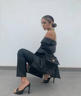 Luana Barrón feet photo thumbnail