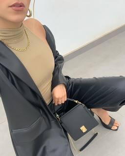 Luana Barrón feet photo thumbnail