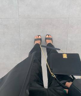 Luana Barrón feet photo thumbnail