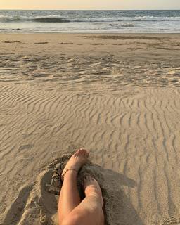 Luana Barrón feet photo thumbnail