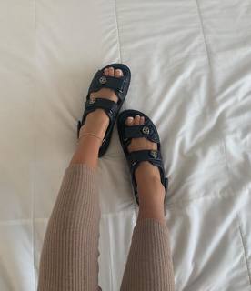 Luana Barrón feet photo thumbnail