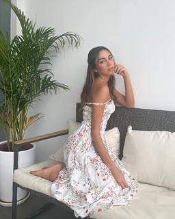 Luana Barrón feet photo thumbnail