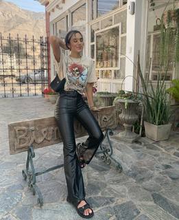 Luana Barrón feet photo thumbnail