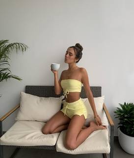 Luana Barrón feet photo thumbnail