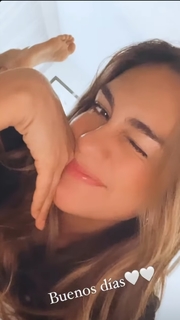 Luana Barrón feet photo thumbnail