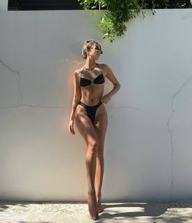 Luana Barrón feet photo thumbnail