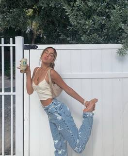 Luana Barrón feet photo thumbnail