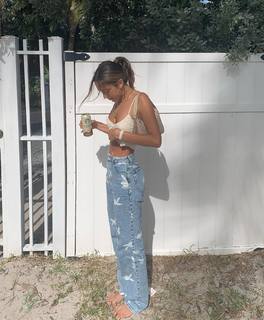 Luana Barrón feet photo thumbnail