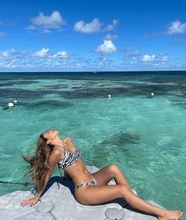 Luana Barrón feet photo thumbnail