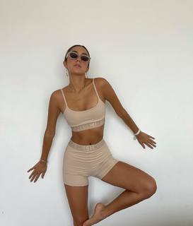 Luana Barrón feet photo thumbnail