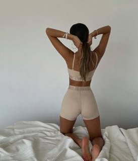 Luana Barrón feet photo thumbnail