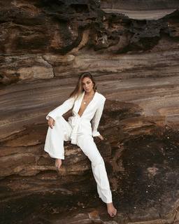 Luana Barrón feet photo thumbnail